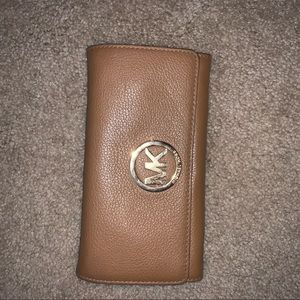 Michael kors brown wallet